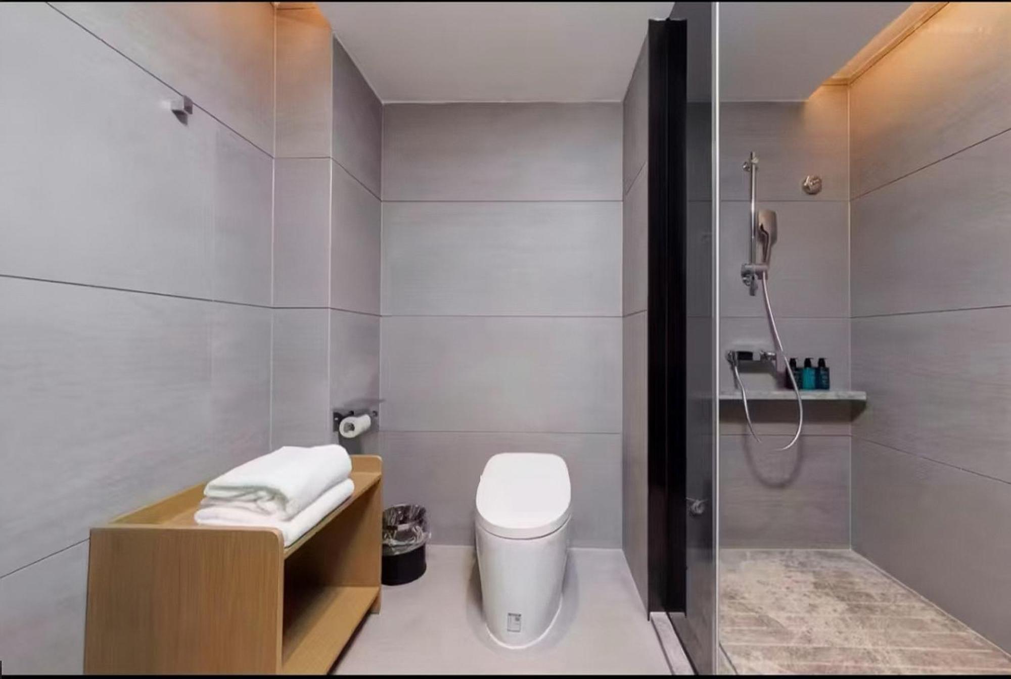 Mehood Lestie International Hotel Nancun Wanbo Metro Station Branch - Free Shuttle Bus To Canton Fair Complex During Canton Fair Period & Free Breakfast & Free Afternoon Tea & Free Midnight Snack & Free Vpn Internet Access Zewnętrze zdjęcie
