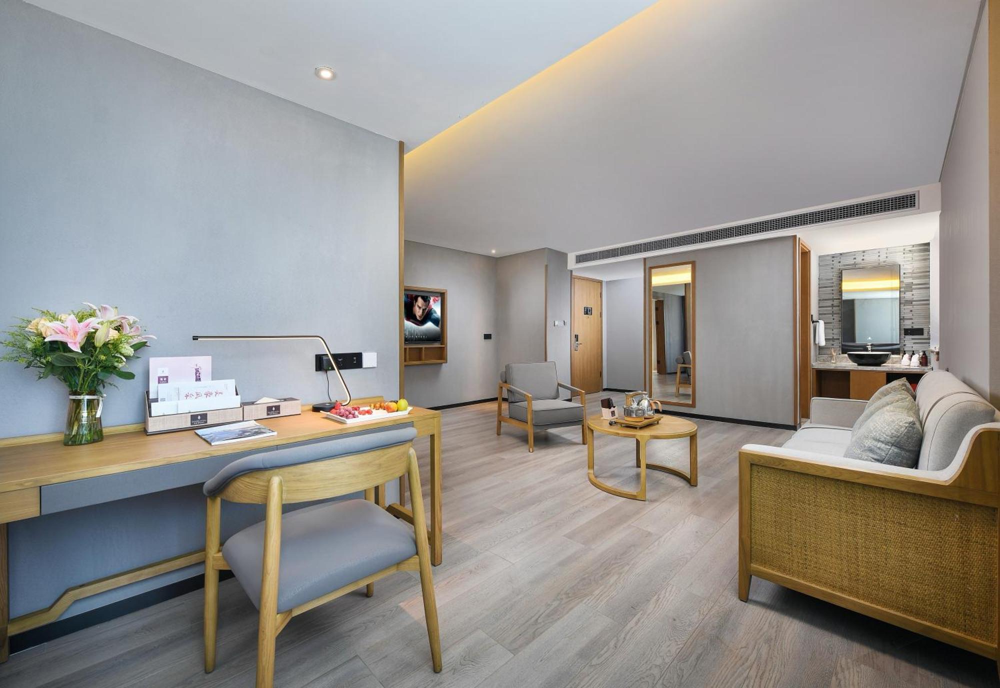 Mehood Lestie International Hotel Nancun Wanbo Metro Station Branch - Free Shuttle Bus To Canton Fair Complex During Canton Fair Period & Free Breakfast & Free Afternoon Tea & Free Midnight Snack & Free Vpn Internet Access Zewnętrze zdjęcie