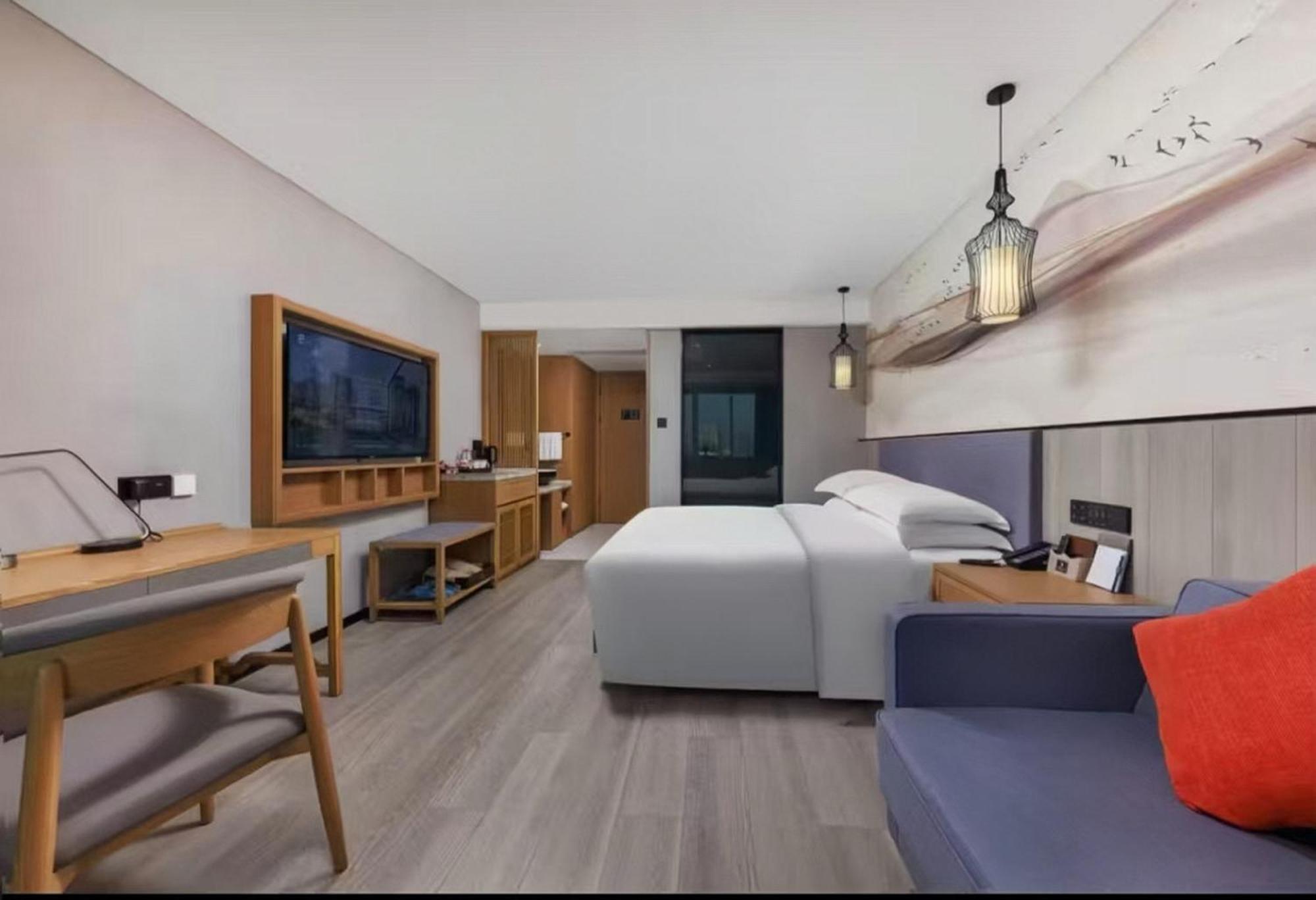 Mehood Lestie International Hotel Nancun Wanbo Metro Station Branch - Free Shuttle Bus To Canton Fair Complex During Canton Fair Period & Free Breakfast & Free Afternoon Tea & Free Midnight Snack & Free Vpn Internet Access Zewnętrze zdjęcie