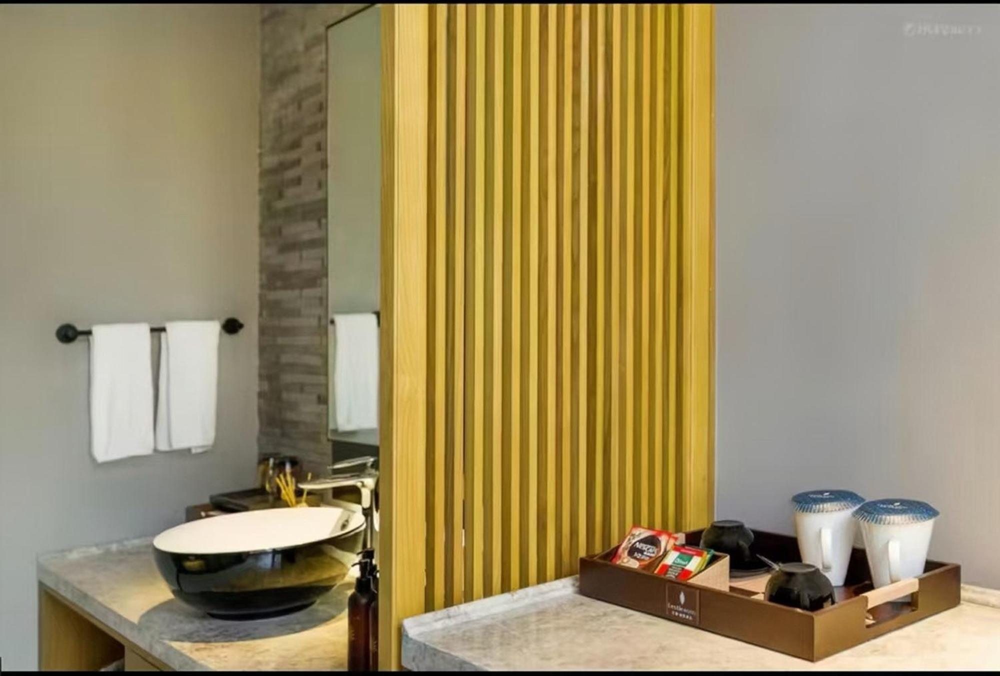 Mehood Lestie International Hotel Nancun Wanbo Metro Station Branch - Free Shuttle Bus To Canton Fair Complex During Canton Fair Period & Free Breakfast & Free Afternoon Tea & Free Midnight Snack & Free Vpn Internet Access Zewnętrze zdjęcie
