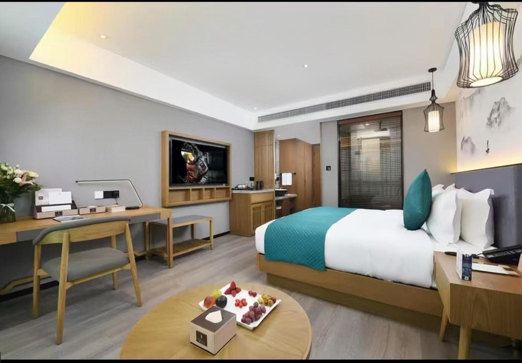 Mehood Lestie International Hotel Nancun Wanbo Metro Station Branch - Free Shuttle Bus To Canton Fair Complex During Canton Fair Period & Free Breakfast & Free Afternoon Tea & Free Midnight Snack & Free Vpn Internet Access Zewnętrze zdjęcie
