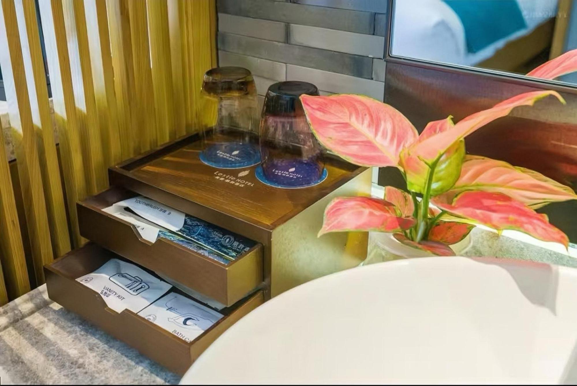 Mehood Lestie International Hotel Nancun Wanbo Metro Station Branch - Free Shuttle Bus To Canton Fair Complex During Canton Fair Period & Free Breakfast & Free Afternoon Tea & Free Midnight Snack & Free Vpn Internet Access Zewnętrze zdjęcie