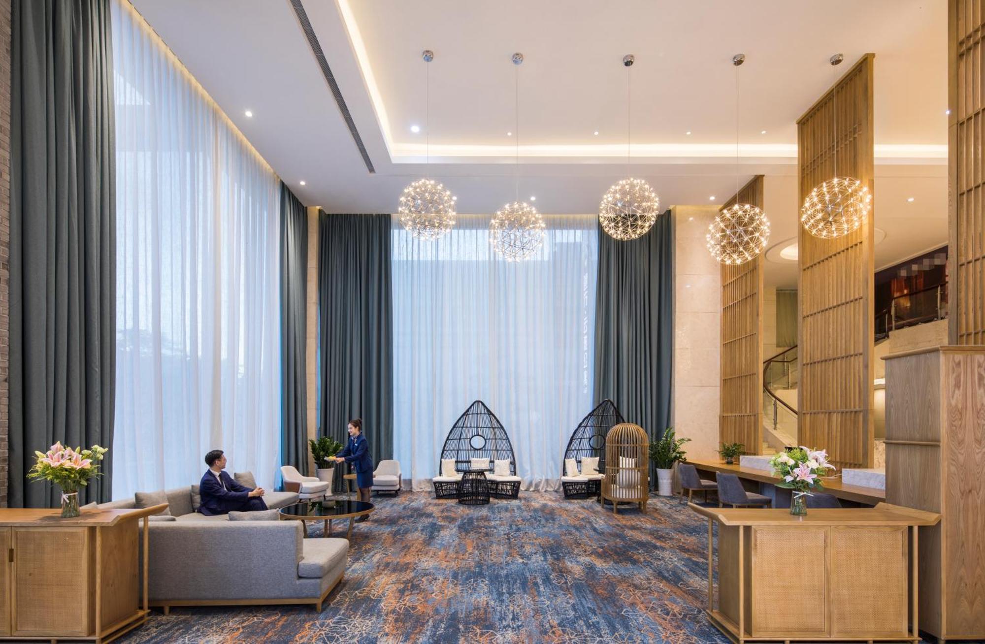 Mehood Lestie International Hotel Nancun Wanbo Metro Station Branch - Free Shuttle Bus To Canton Fair Complex During Canton Fair Period & Free Breakfast & Free Afternoon Tea & Free Midnight Snack & Free Vpn Internet Access Zewnętrze zdjęcie