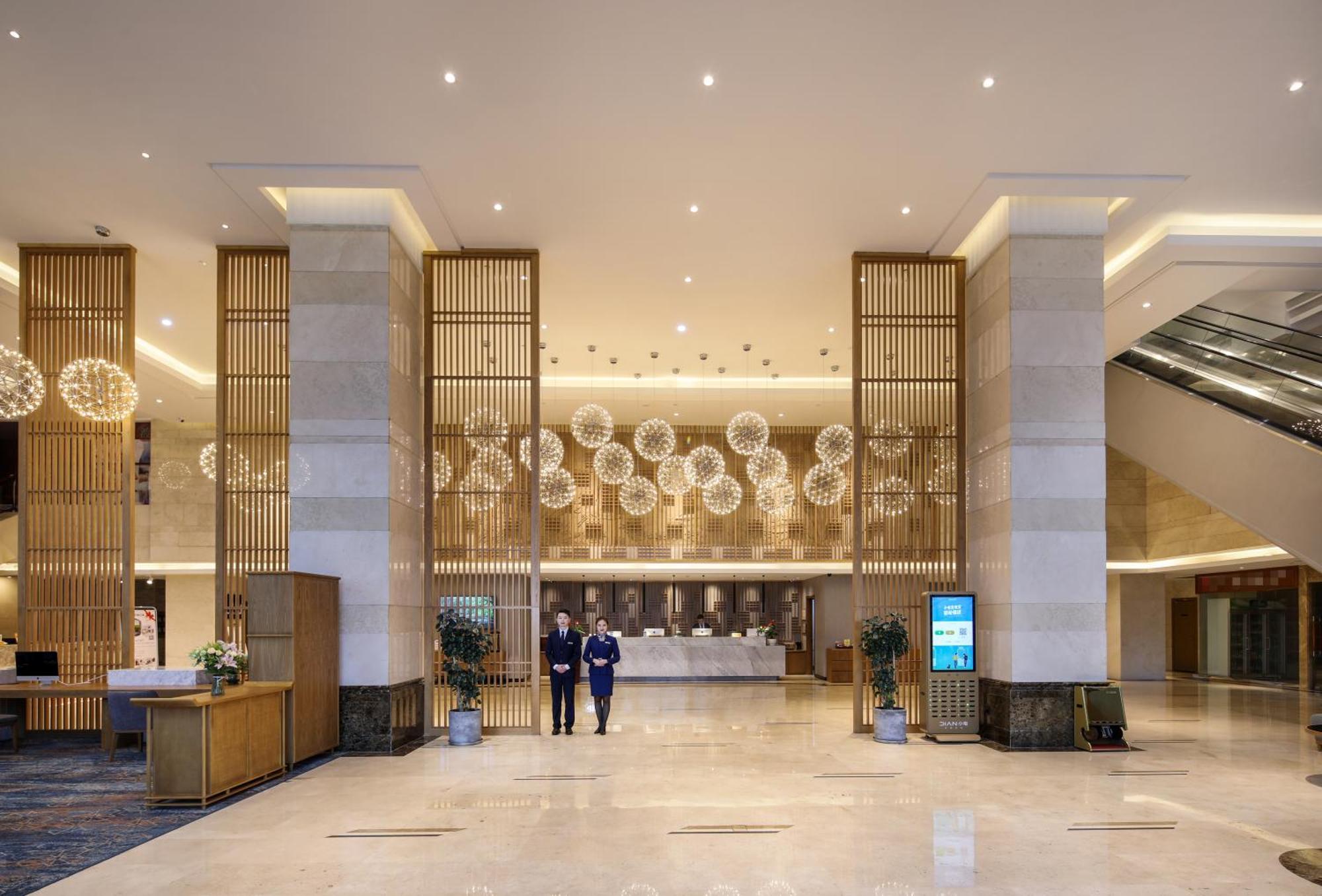 Mehood Lestie International Hotel Nancun Wanbo Metro Station Branch - Free Shuttle Bus To Canton Fair Complex During Canton Fair Period & Free Breakfast & Free Afternoon Tea & Free Midnight Snack & Free Vpn Internet Access Zewnętrze zdjęcie