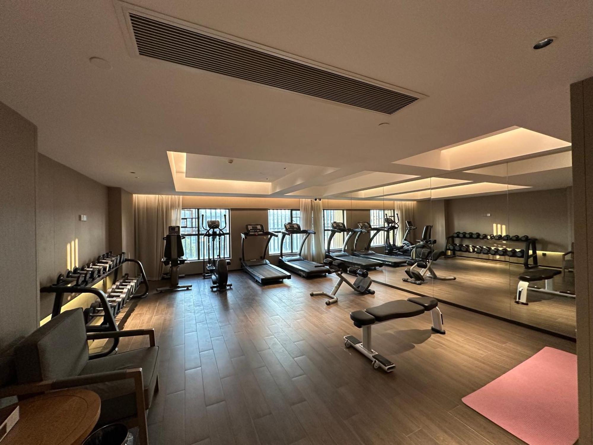 Mehood Lestie International Hotel Nancun Wanbo Metro Station Branch - Free Shuttle Bus To Canton Fair Complex During Canton Fair Period & Free Breakfast & Free Afternoon Tea & Free Midnight Snack & Free Vpn Internet Access Zewnętrze zdjęcie