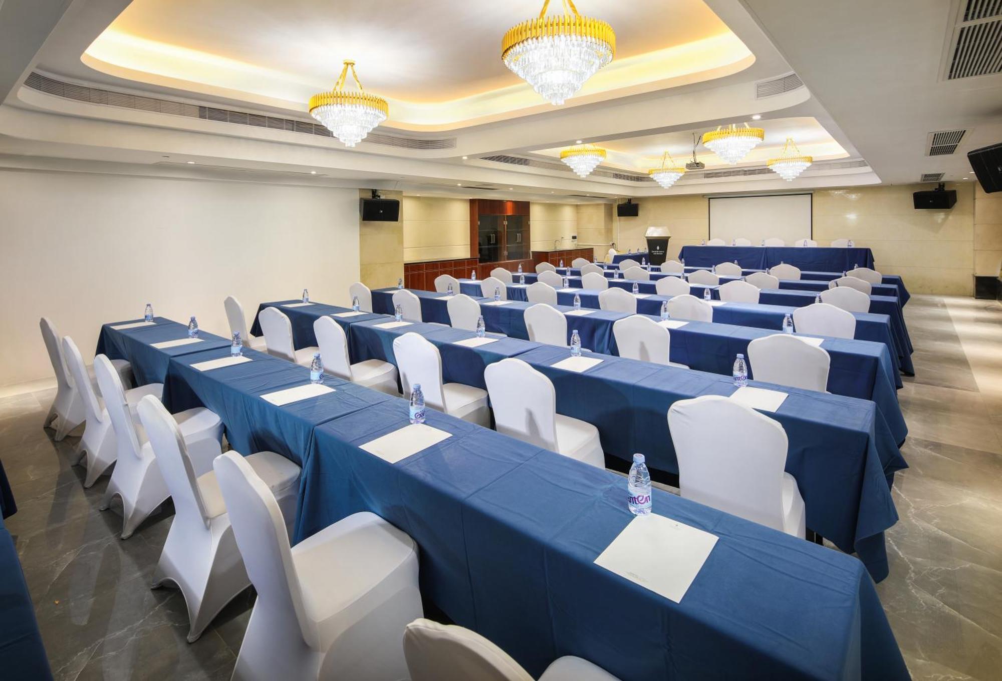 Mehood Lestie International Hotel Nancun Wanbo Metro Station Branch - Free Shuttle Bus To Canton Fair Complex During Canton Fair Period & Free Breakfast & Free Afternoon Tea & Free Midnight Snack & Free Vpn Internet Access Zewnętrze zdjęcie