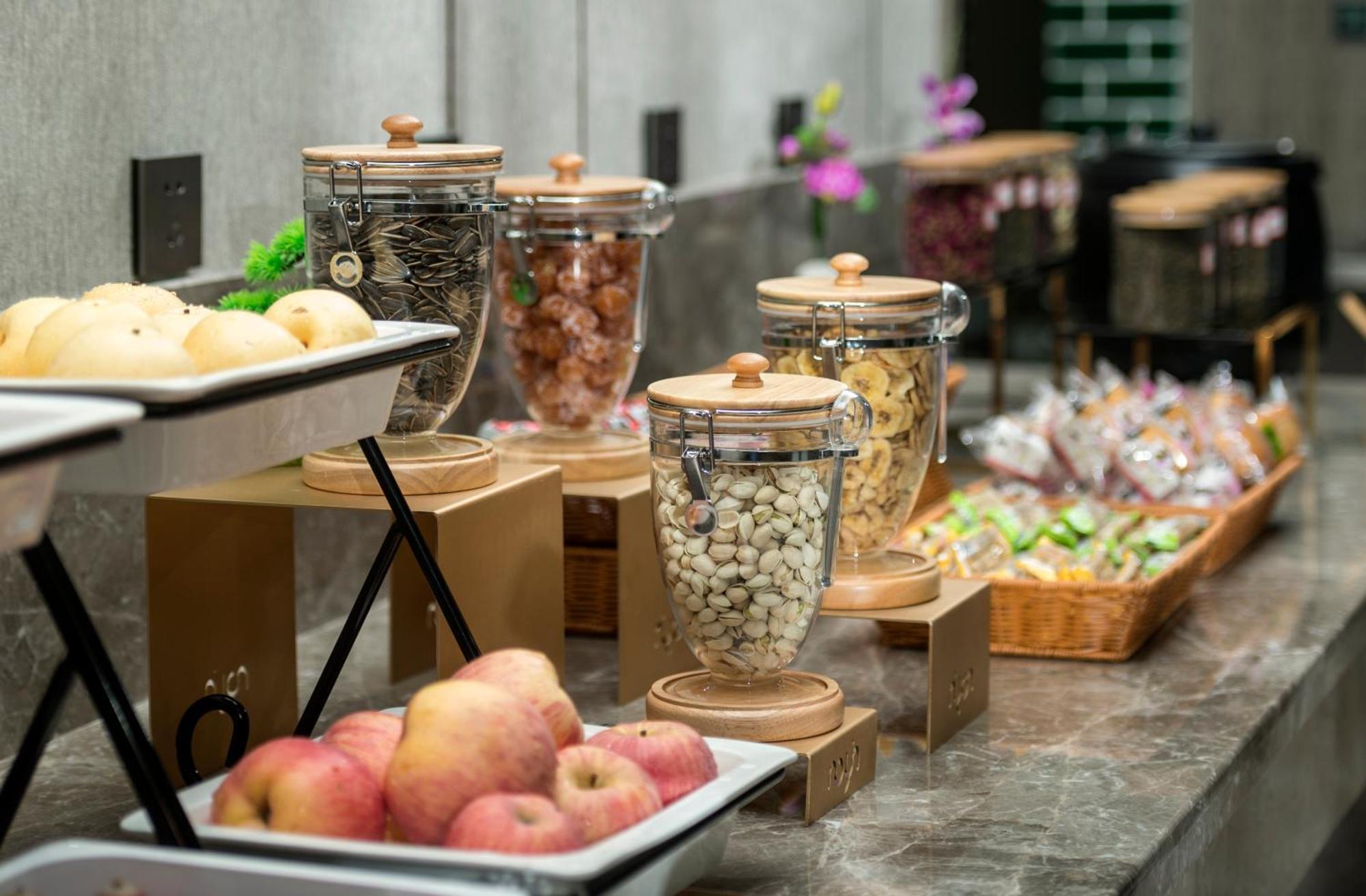 Mehood Lestie International Hotel Nancun Wanbo Metro Station Branch - Free Shuttle Bus To Canton Fair Complex During Canton Fair Period & Free Breakfast & Free Afternoon Tea & Free Midnight Snack & Free Vpn Internet Access Zewnętrze zdjęcie